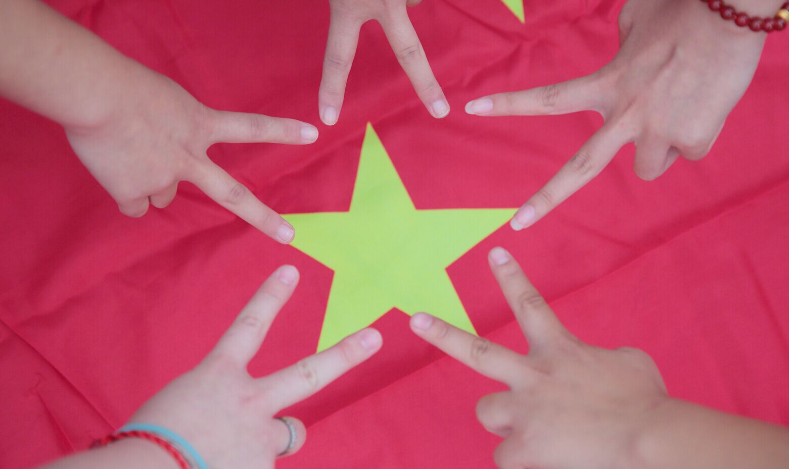 我和国旗合个影